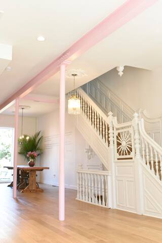 3 Bedroom 2.5 bath 3 floor Hosted Apartment gallery image 5