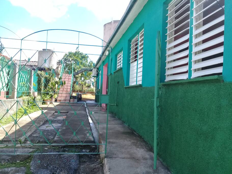 Lateral de nuestra casa