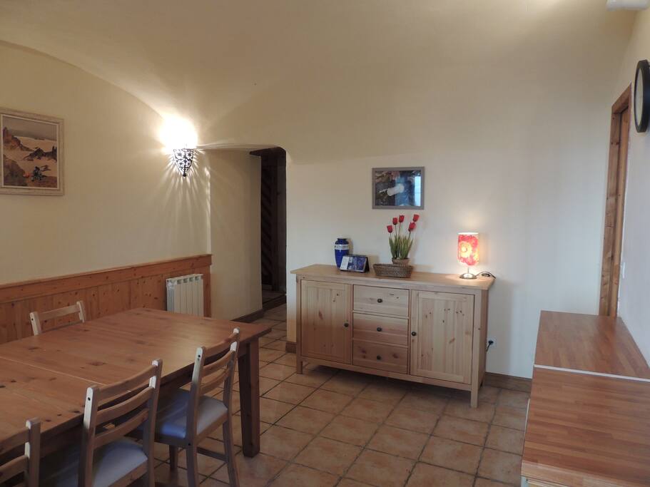 Salle à manger commune avec la chambre Roc de Poyer