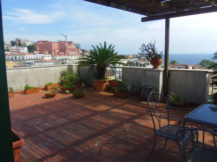 La terrazza con vista sul Vesuvio