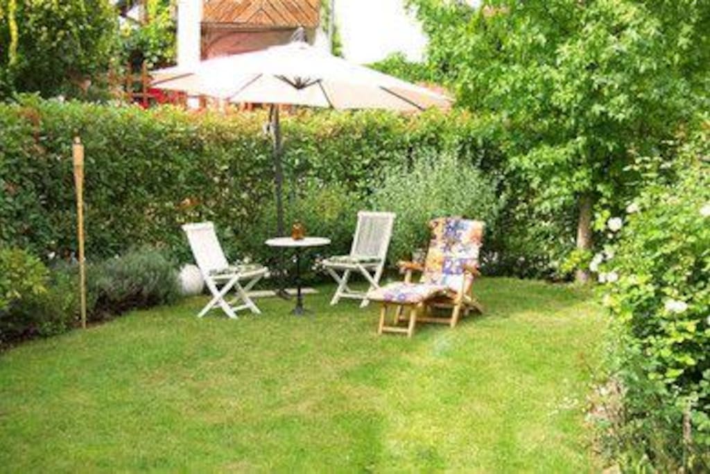 Außenbereich mit Gartenmobiliar