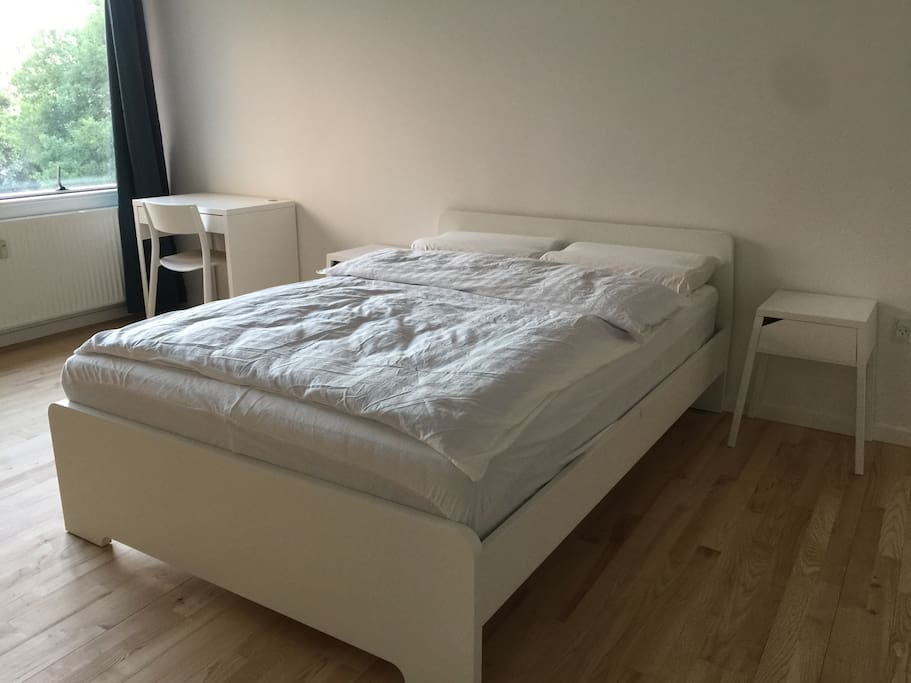 Confortable bed with new pillows equipped with cooling effects Marterial.