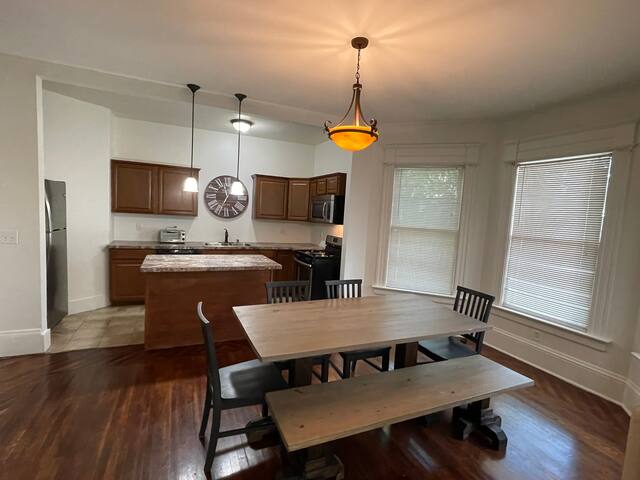 Updated 2 bedroom with on site covered parking! gallery image 5