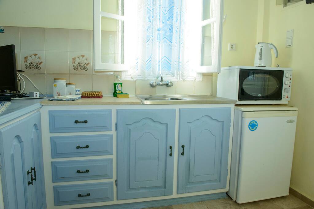 fullyset kitchen with oven for cooking everything the biggest super market of Kalymnos is 100 metres far from the nice double studio.