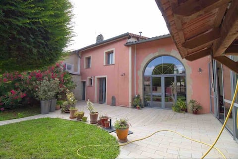 1-star pool house in the city center