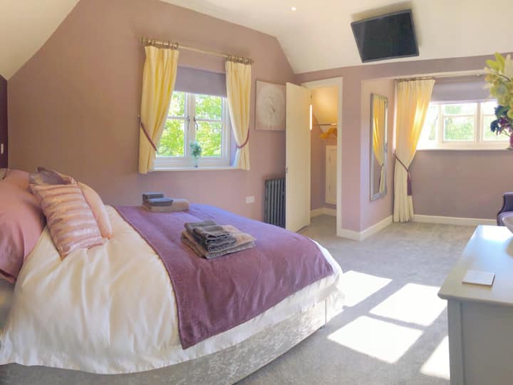 King guest room with ensuite