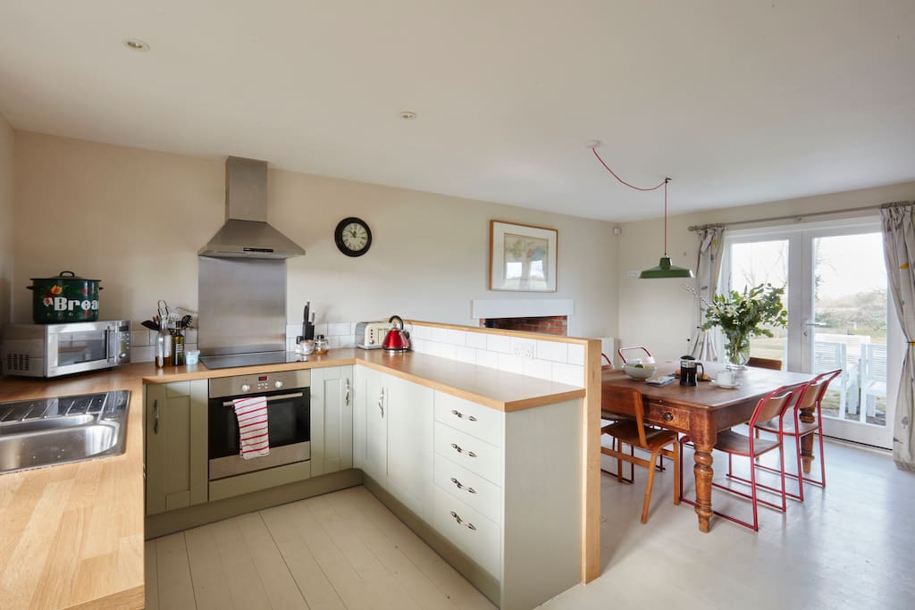 fully equipped kitchen so that you can entertain in.
