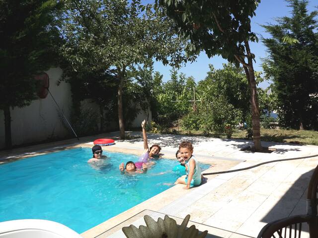 Wonderful sea view, swimming pool and city center. gallery image 2