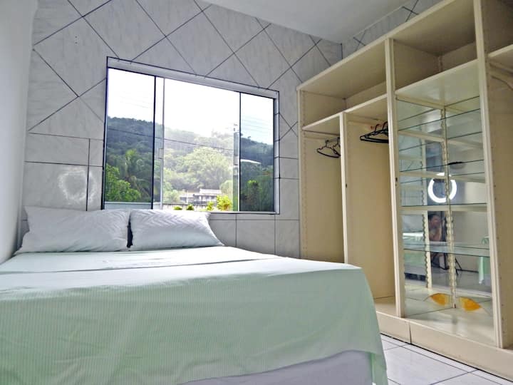 ห้องนอนเตียงใหญ่ 1