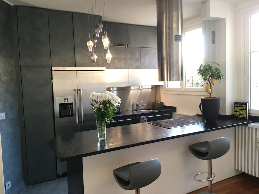 large open kitchen with 4 seatings at the table
