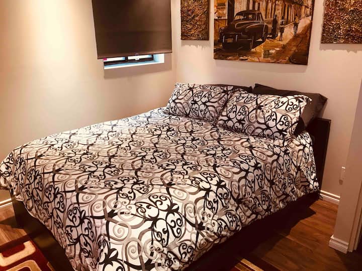 El tercer dormitorio en el piso inferior.