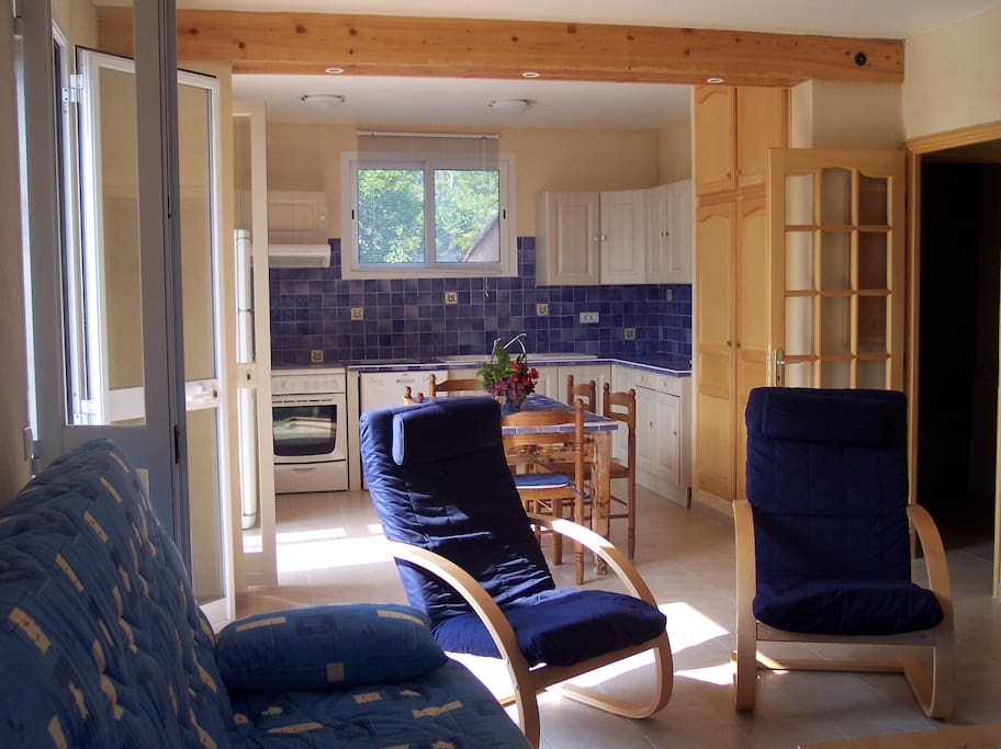 Le séjour côté cuisine