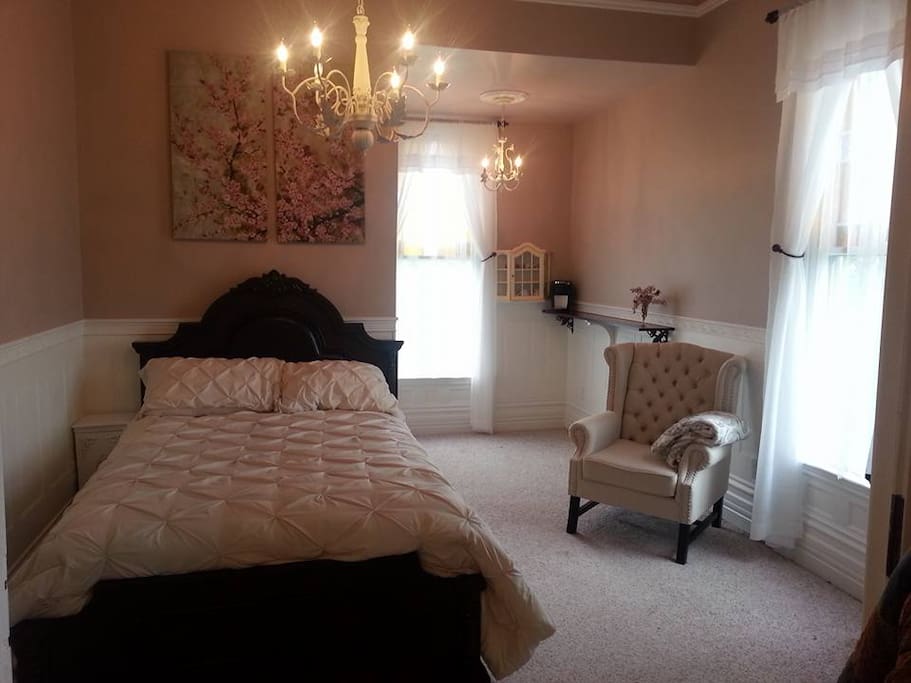 Newly Remodeled Double Bed room with adjoining bath room & bunk room