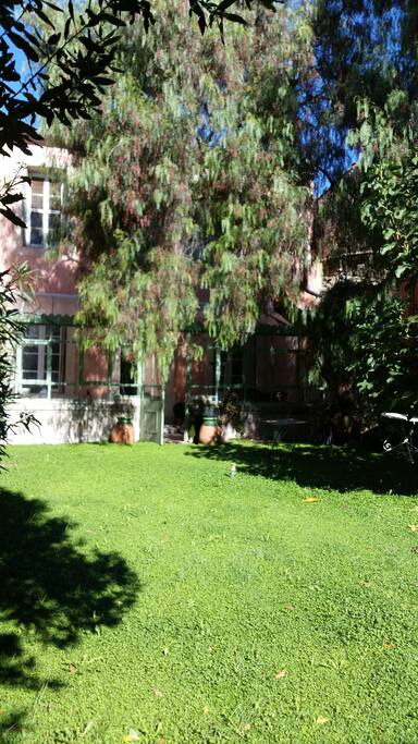 Le jardin et la véranda dès les beaux jours!