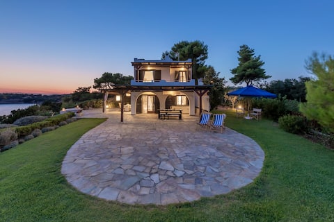 Seagulls Argolis 270° sea views on a peninsula