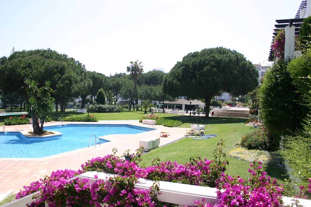 7 acres of gardens with 3 pools and Life Guards, restaurant & cafe