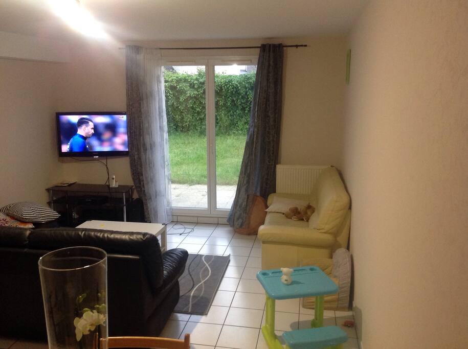 Maison calme avec jardin situé à 15 mn à pied de la gare