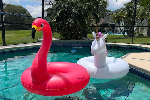 3 bedroom Modern pool home,close to UCF&Boombah