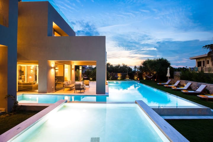 200mt to beach★Heathed Pool with Hydromassage ★BBQ