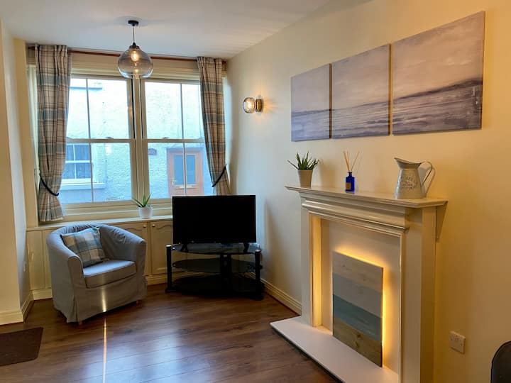 Flamborough Rock Cottage & House, Sleeps 12. - Bridlington