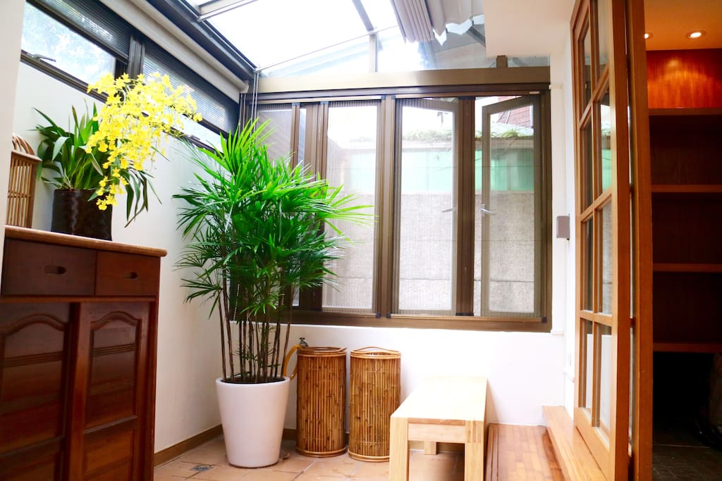 The entrance small yard of our apartment, we are located on the 1st floor