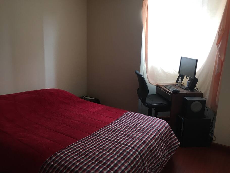 Cuarto de los huespedes, no incluye el computador