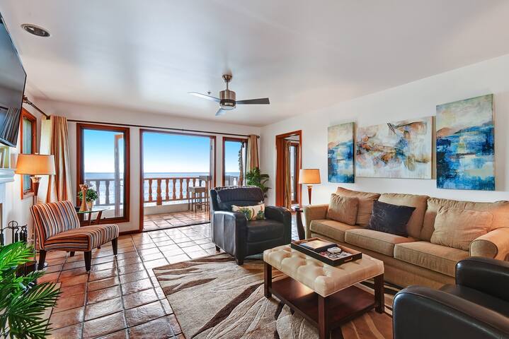 H1151: Luxurious Villa on Bluff’s Edge w/ VIEWS gallery image 2