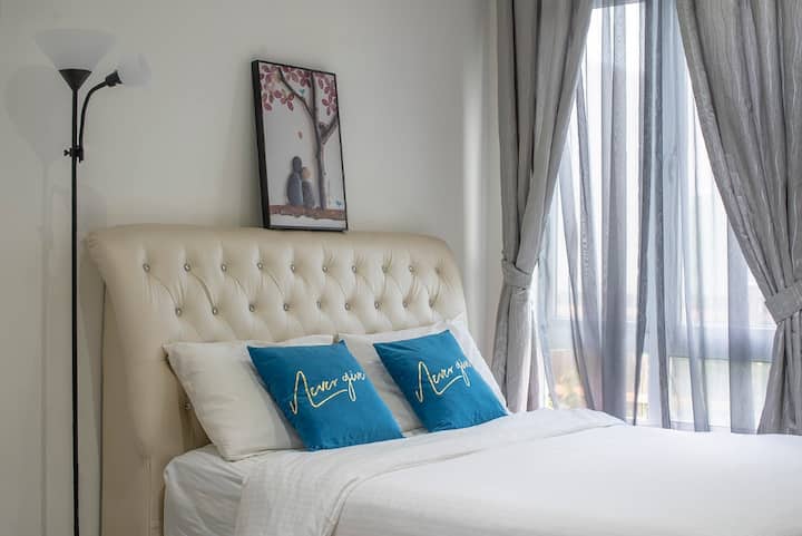 Bedroom 4 Quality Queen Mattress for Two