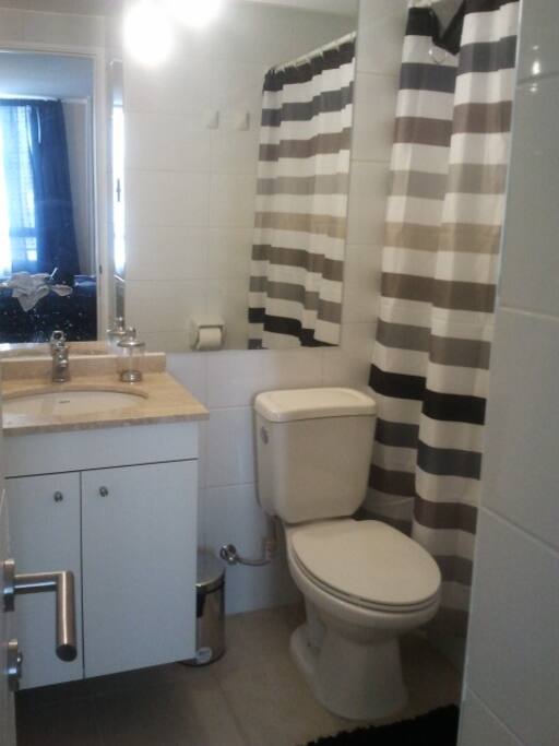 baño privado dentro del dormitorio