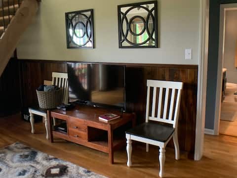Successful Airbnb property: Secluded & Romantic, Blowing Rock, Views, Hot tub in Hickory / Lenoir / Morganton