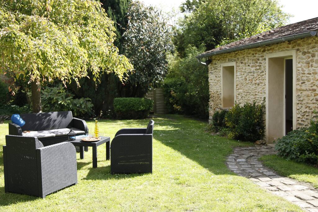 Appentis avec petit salon intérieur