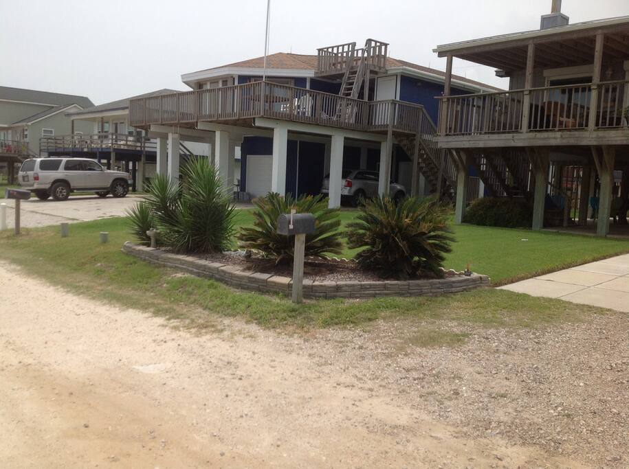 A view of the front of the house.
