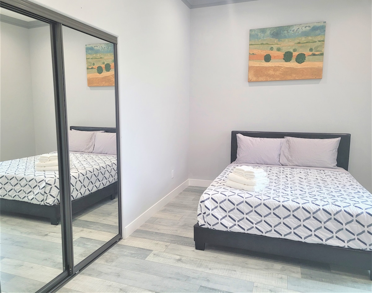 Bovenslaapkamer #2 Queensize bed