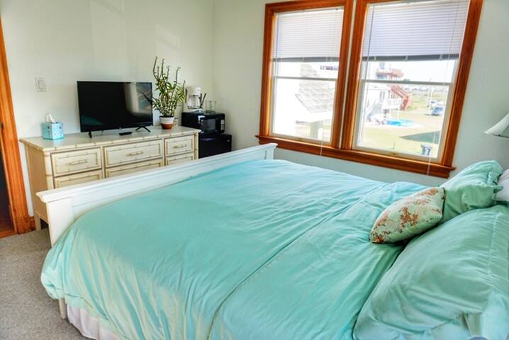 King Bed with Natural Light and Hot Tub