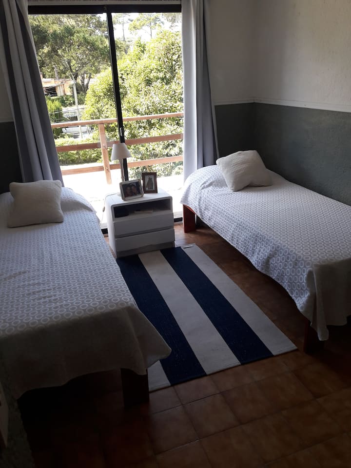 Dormitorio #3 al frente salida a terraza