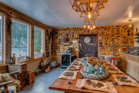 Tidepool Cabin at Between Beaches Alaska