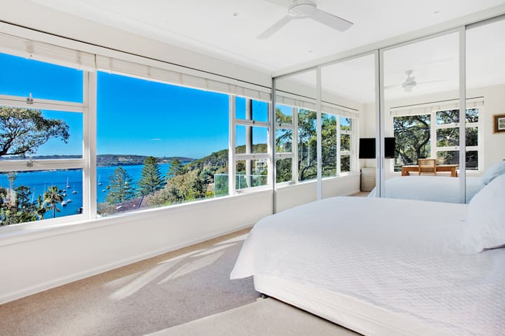 Private & secluded house with sweeping waterviews