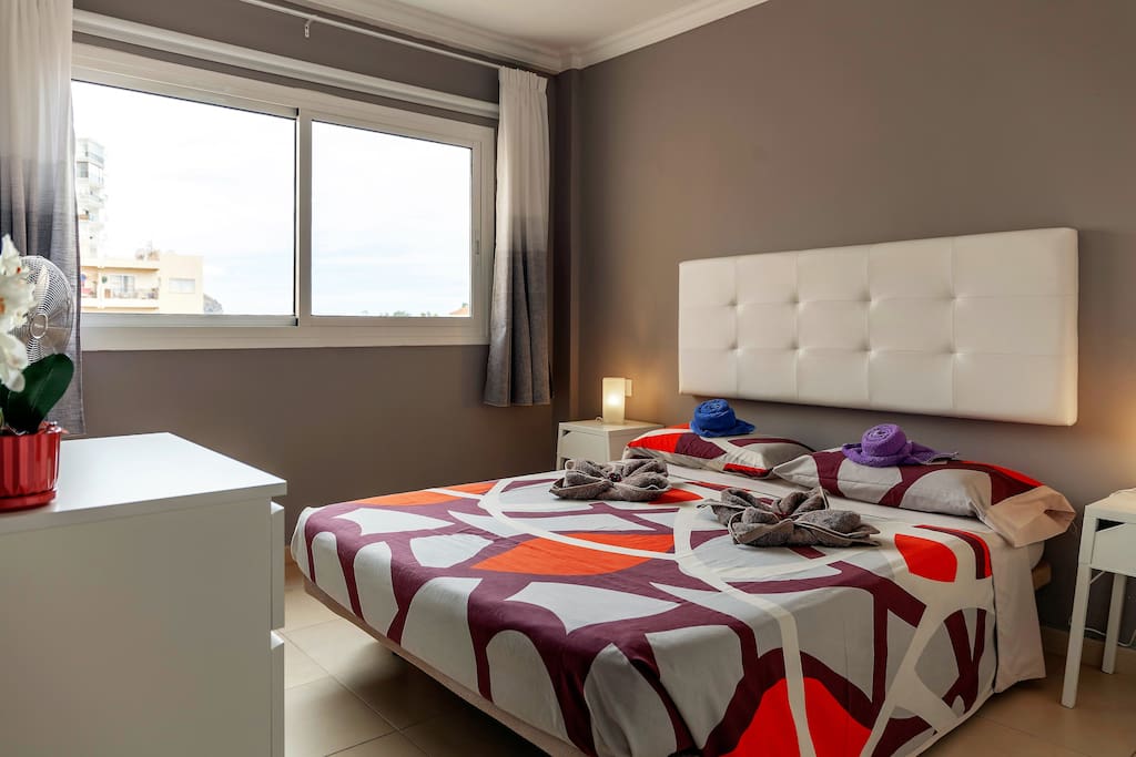 Large bedroom plenty of light with lovely pool & sea view.