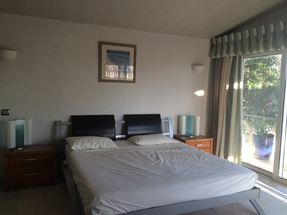 ห้องนอนใหญ่ (Master Bedroom)