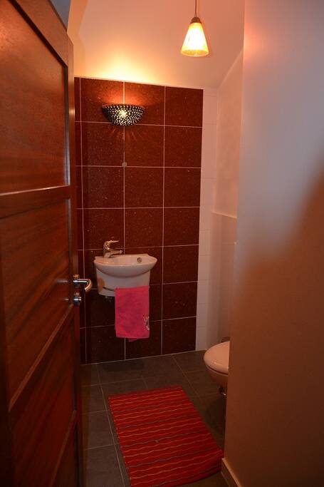 Toilettes à l'étage