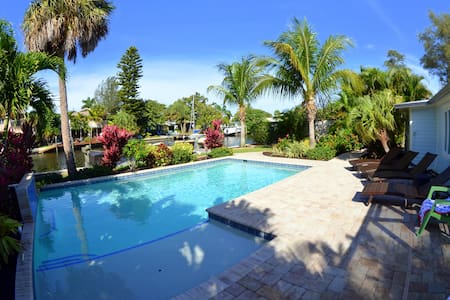 Fall and Snowbird Availability.  Pool & Boat Dock!