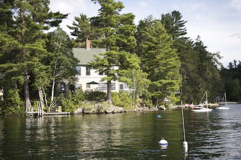 Lakefront Home with private dock - Smoke Free