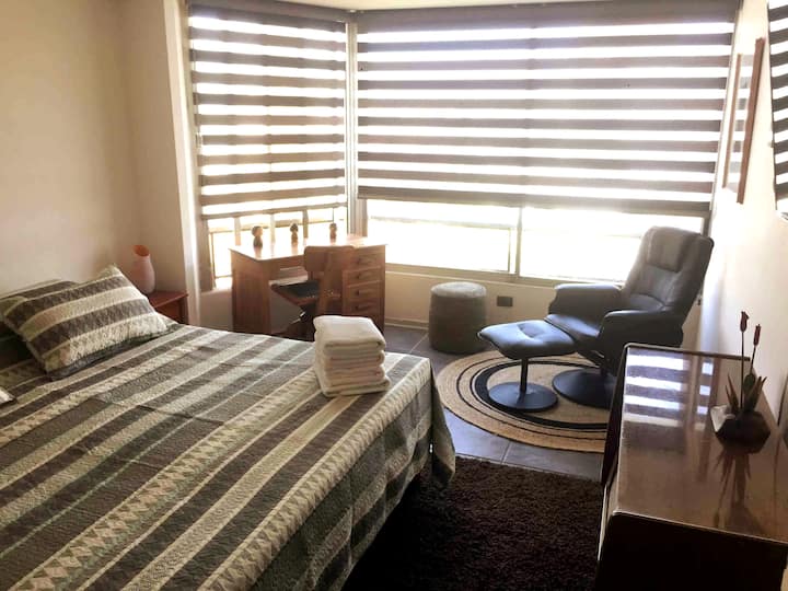 Kitanda aina ya King 
Tocadiscos Grundig
Ukandaji wa sofa wa kiotomatiki