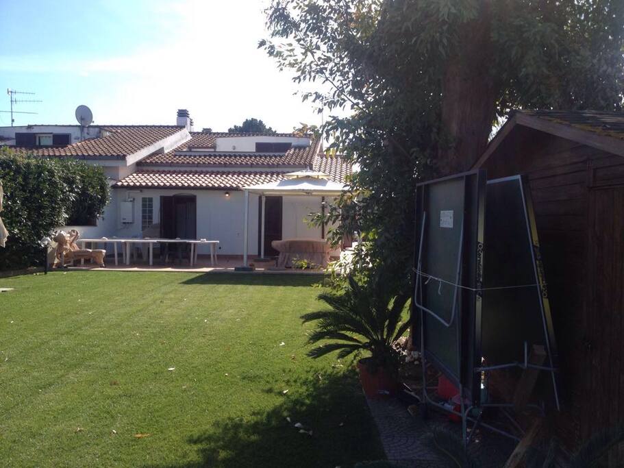 Vista Villa dal fondo giardino di 300m2