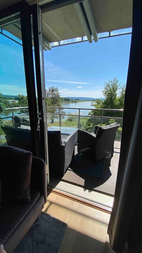 View, free parking and bus stop right next door!