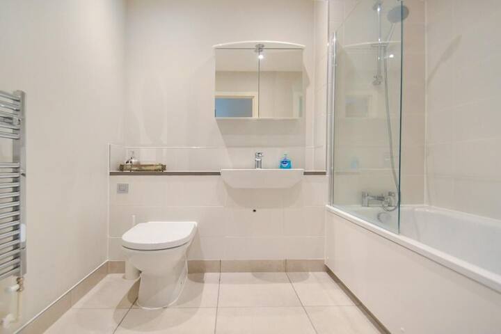 3 Bedroom 2 Bath Flat London,near CanaryWharf &o2 gallery image 2
