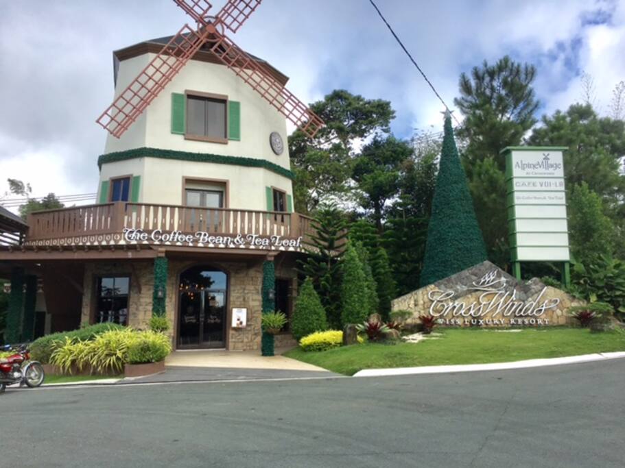 The Coffee Bean and Tea Leaf @ the CrossWinds Entrance