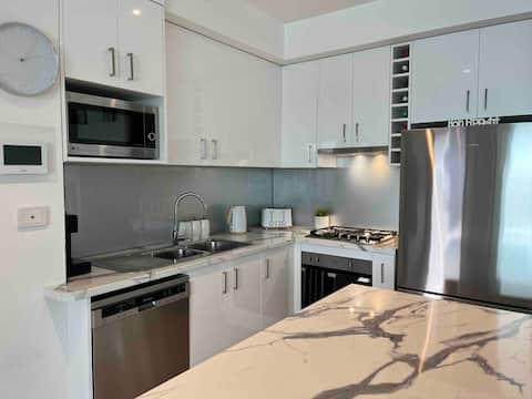 Successful Airbnb property: City and Bay Views with Carpark in Southbank