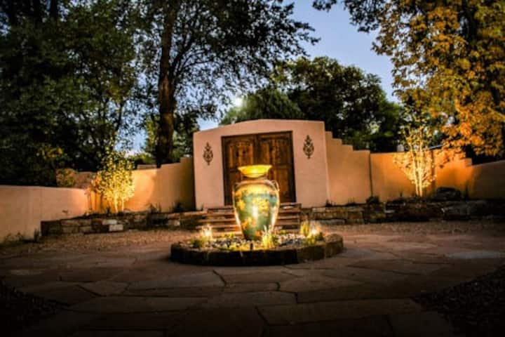 Lovely Taos Home w/ Hot Tub, 2 Blocks from Plaza!
