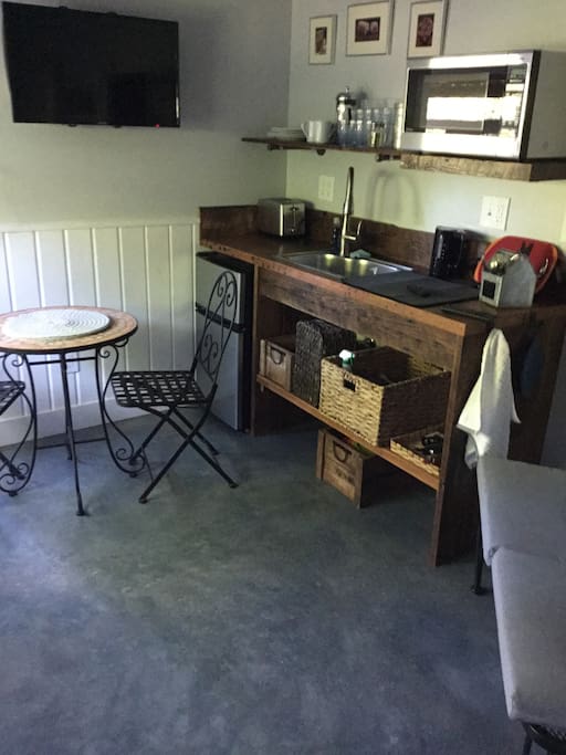 Kitchen/Eating Area